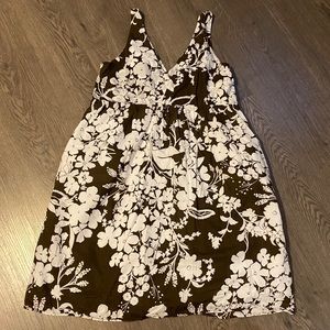 Old Navy Deep v neck summer dress with Pockets!